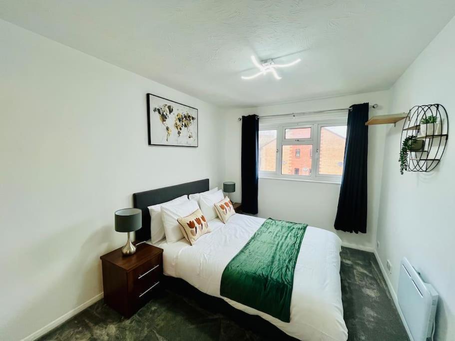 Stylish Two Bedroom Flat Colindale, Nw9 Close To Station Edgware Bagian luar foto